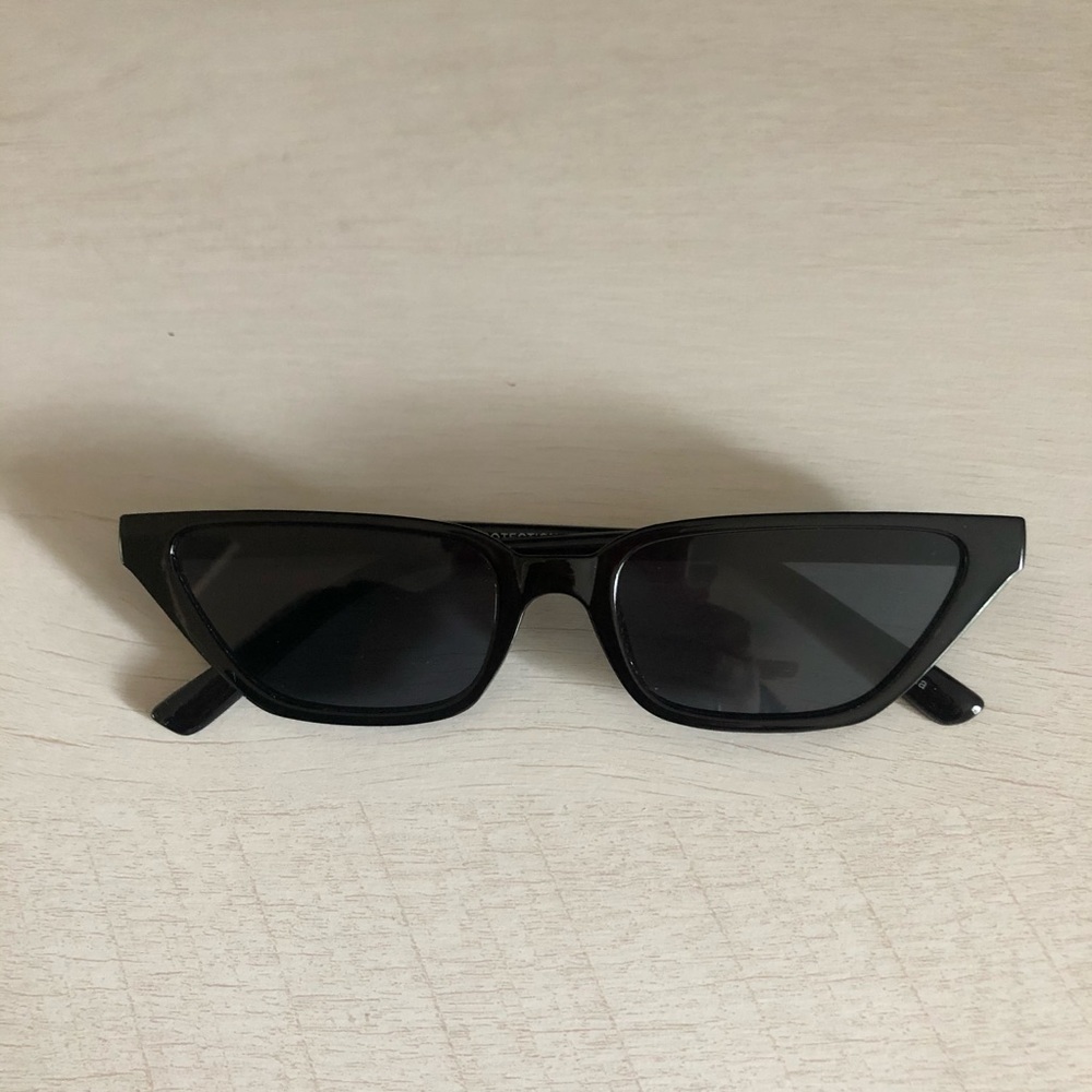 Retro “Kylie” Black Cat Eye Sunglasses 70s Vibes